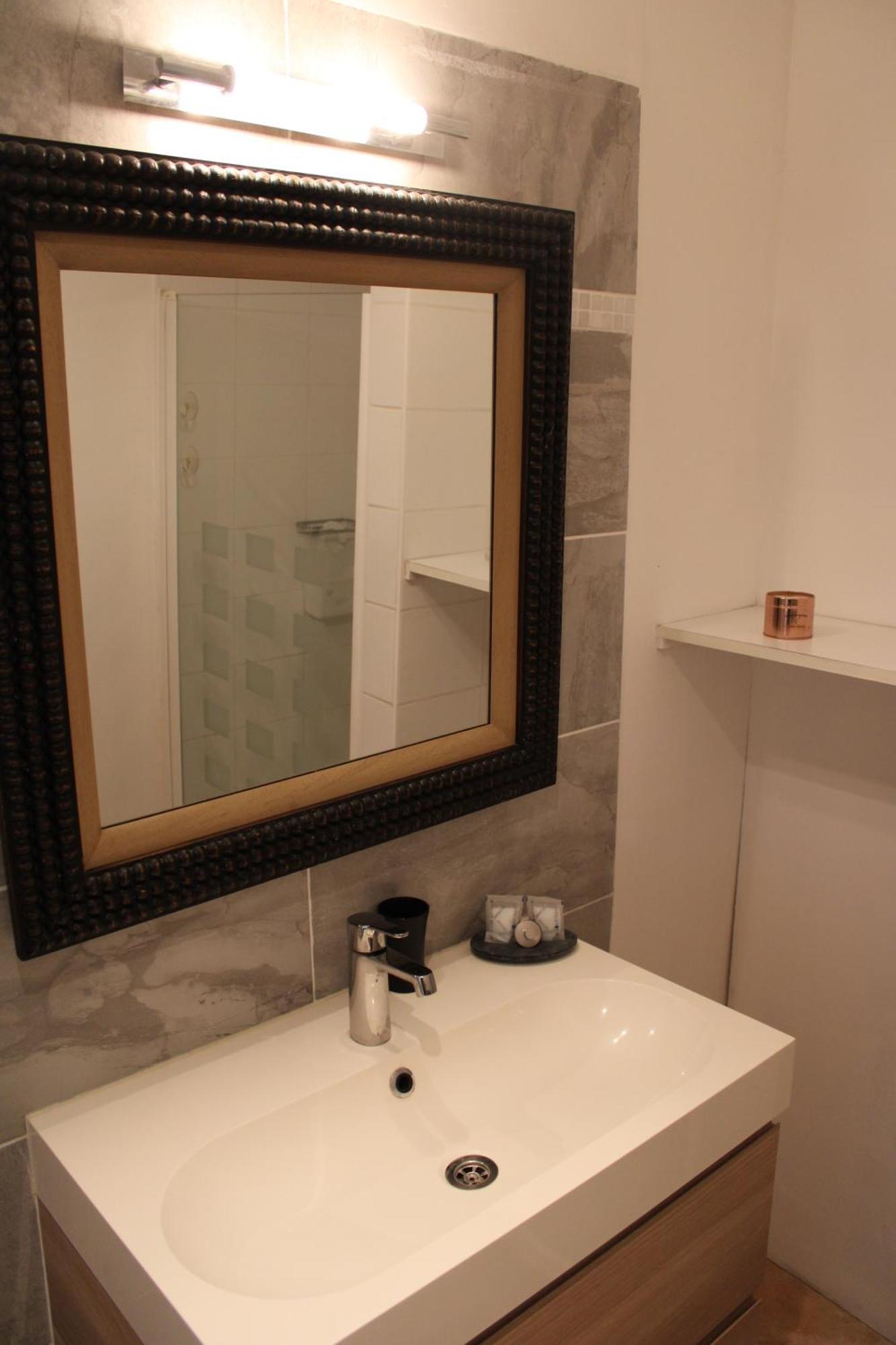 Agreable Appartement P2 Centre Ville Au Calme. Nimes Luaran gambar